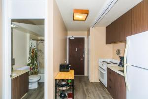 Ilikai Marina 1889 City View Studio