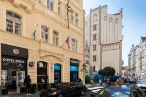 Mordecai 12 Apartments by Adrez