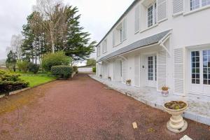 Maisons de vacances Maison spacieuse 4 ch grand jardin clos 5mn a pied commerces 10 mn plage Omaha Beach : photos des chambres