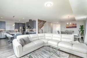 Stylish House W a Media Room Near Downtown Picton - 皮克顿