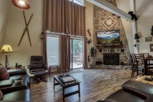 Bearadise - Sleeps 11 with a game room and resort amenities near Ober Gatlinburg