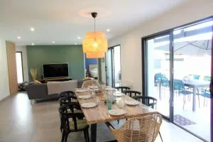 Spacious house with garden - Azur