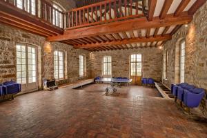 Maisons de vacances Spacious country house with swimming pool : photos des chambres