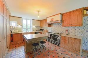 Maisons de vacances Spacious country house with swimming pool : photos des chambres