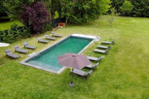 Maisons de vacances Spacious country house with swimming pool : Maison de Vacances