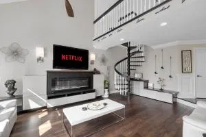 Amazing Luxury 6BR - Pool - 30min to Niagara Falls - Grimsby