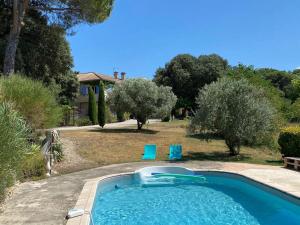 Holiday Home in Pertuis with pool