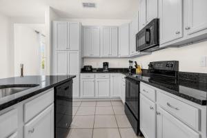 8 Bedrooms 7 Bathrooms Encore 7502 Ma