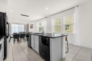 8 Bedrooms 7 Bathrooms Encore 7502 Ma