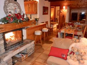 Chalet aux Gets avec Wi-Fi, cheminée, parking privatif, barbecue, proche pistes - FR-1-671-7