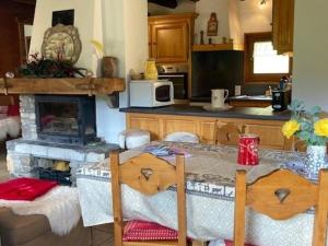 Chalet aux Gets avec Wi-Fi, cheminée, parking privatif, barbecue, proche pistes - FR-1-671-7