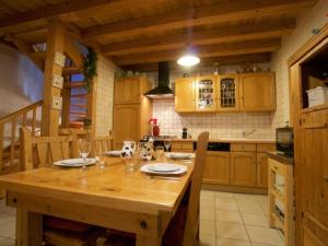 Chalet confortable avec sauna, Wi-Fi et parking privé - FR-1-671-21
