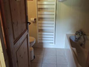 Chalet spacieux avec sauna, 4 chambres et Wi-Fi - FR-1-671-50