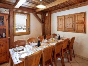 Chalet luxueux avec jacuzzi, sauna et WiFi aux Gets - FR-1-671-83