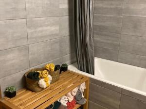 Charmant appartement 2 chambres avec WiFi et parking privé - FR-1-671-136