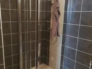 Spacieux appartement avec Wi-Fi et garage - FR-1-671-241