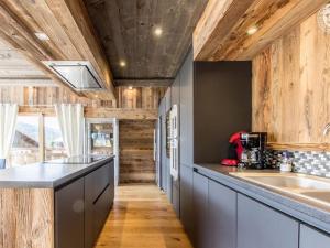 Chalet de luxe avec jacuzzi, Wi-Fi et parking privé - FR-1-671-138