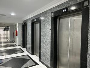 Vista Alta - 150 metros BEIRA MAR - Garagem - Recepção 24horas - Smart TV - Cozinha Completa - Ar Condicionado Sala e Quarto - Internet 100Mb Upload e 50Mb Download