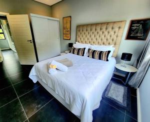 Silver Moon - Eden Rock