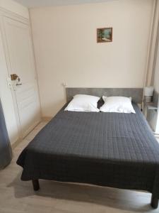 Hotels Hotel Restaurant de la Gare (Studios Du Breuil) : Chambre Double