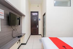 RedDoorz Plus @ Grace Residence Surabaya