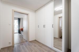AuriApartments Libeň nový byt 1kk s garáží