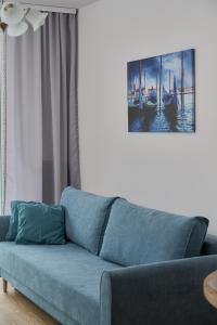 Blue Sky Apartment with Parking & Balcony by Noclegi Renters