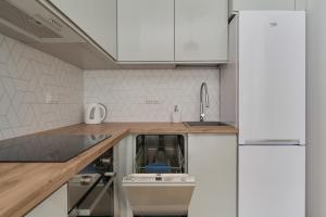 Blue Sky Apartment with Parking & Balcony by Noclegi Renters