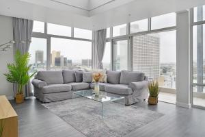 Gigi - Designer PH with 180° views of City, Moutain & Ocean