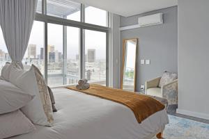 Gigi - Designer PH with 180° views of City, Moutain & Ocean