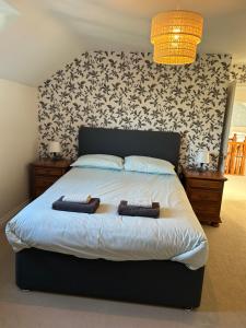 Beautiful Large 4 bedroom house with hot tub