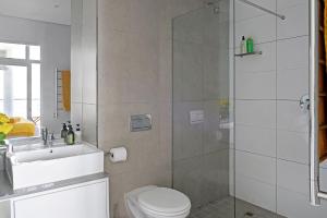 Leila - City Centre Apartment, stunning Mountain & City Views