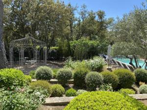 Villas Maison avec piscine pour 10 personnes - L'ISLE SUR LA SORGUE - SAUMANE - VAUCLUSE - LUBERON - PROVENCE : photos des chambres