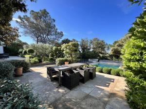 Villas Maison avec piscine pour 10 personnes - L'ISLE SUR LA SORGUE - SAUMANE - VAUCLUSE - LUBERON - PROVENCE : photos des chambres