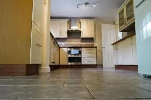 Big 5 bedroom house in Biddenham with 3 bathrooms - Biddenham