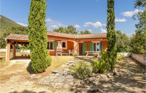 Maisons de vacances Beautiful Home In Rustrel With Outdoor Swimming Pool, Wifi And 3 Bedrooms 2 : photos des chambres