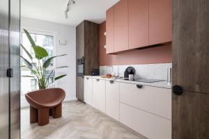 Deluxe Apartment Podskale 18 with Parking & Balcony in Kraków by Renters Prestige