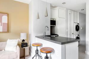 LES 1BR w Elevator WD Roof nr parks NYC-789