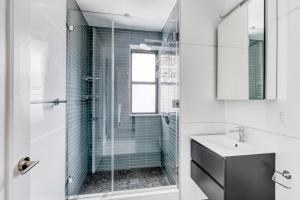 LES 1BR w Elevator WD Roof nr parks NYC-789