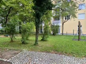 Wohnung mit Garagenparkplatz an U-Bahnstation - Munich