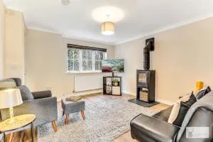 Silver Stag Properties, 3 BR w Parking and Garden - 阿什比德拉祖什