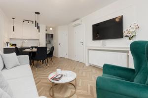 Moniuszki One-Bedroom Apartment by Renters