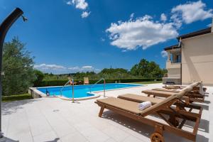 VILLA BEYBE with Jacuzzi, large private pool 50m2, BBQ,free WIFI, 3 bedrooms