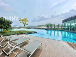 Parkland Batu 11 near MRT 5-6PAX Free Parking