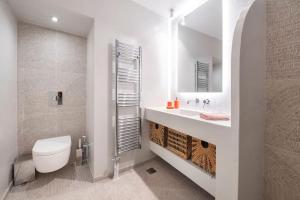 Luxury stay with garden, US embassy