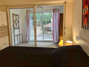 Appartements 2 chambres, grand jardin et parking : photos des chambres