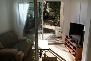 Appartements 2 chambres, grand jardin et parking : photos des chambres