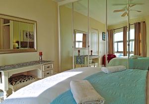 11 Gordonia- 2 En-suite Bedrooms, Beach access & Great location