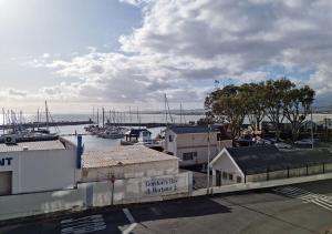 11 Gordonia- 2 En-suite Bedrooms, Beach access & Great location