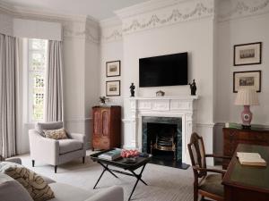 11 Cadogan Gardens, Chelsea, London SW3 2RJ, England.